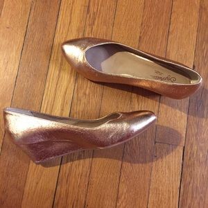Rose gold Seychelles wedges